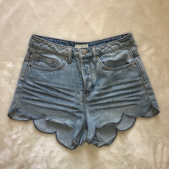 H&M High Rise Scalloped Hem Button-fly Jean Shorts Size 4 - Picture 2 of 10